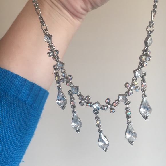 Rhinestone chandelier necklace - Picture 3 of 3